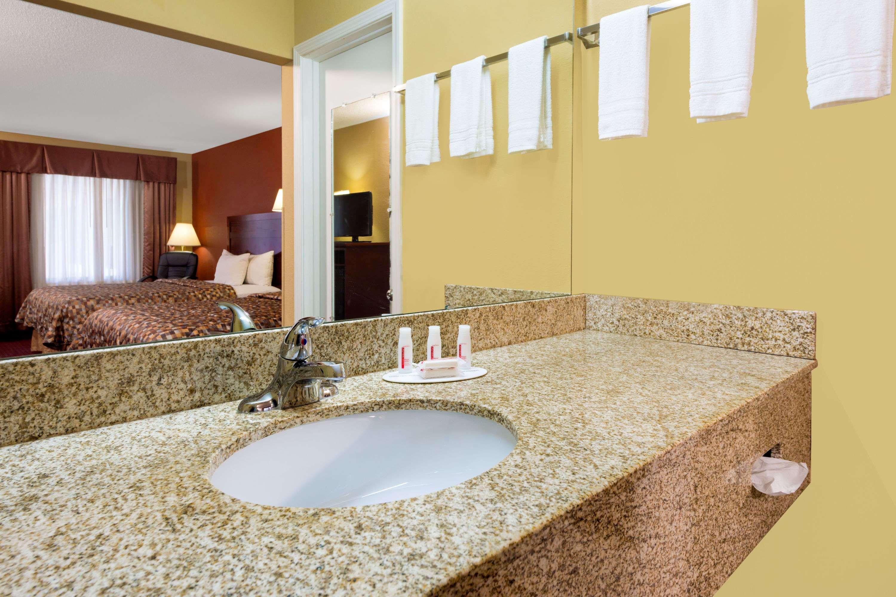 Days Inn By Wyndham St. Robert Waynesville/Ft. Leonard Wood Εξωτερικό φωτογραφία