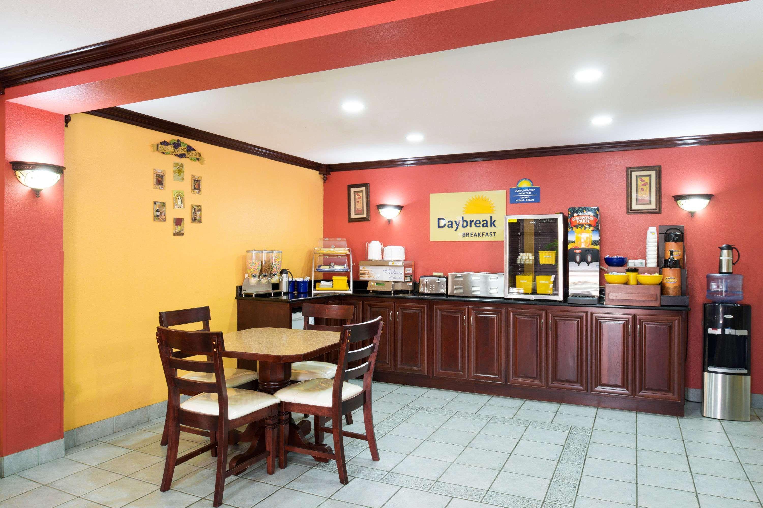 Days Inn By Wyndham St. Robert Waynesville/Ft. Leonard Wood Εξωτερικό φωτογραφία